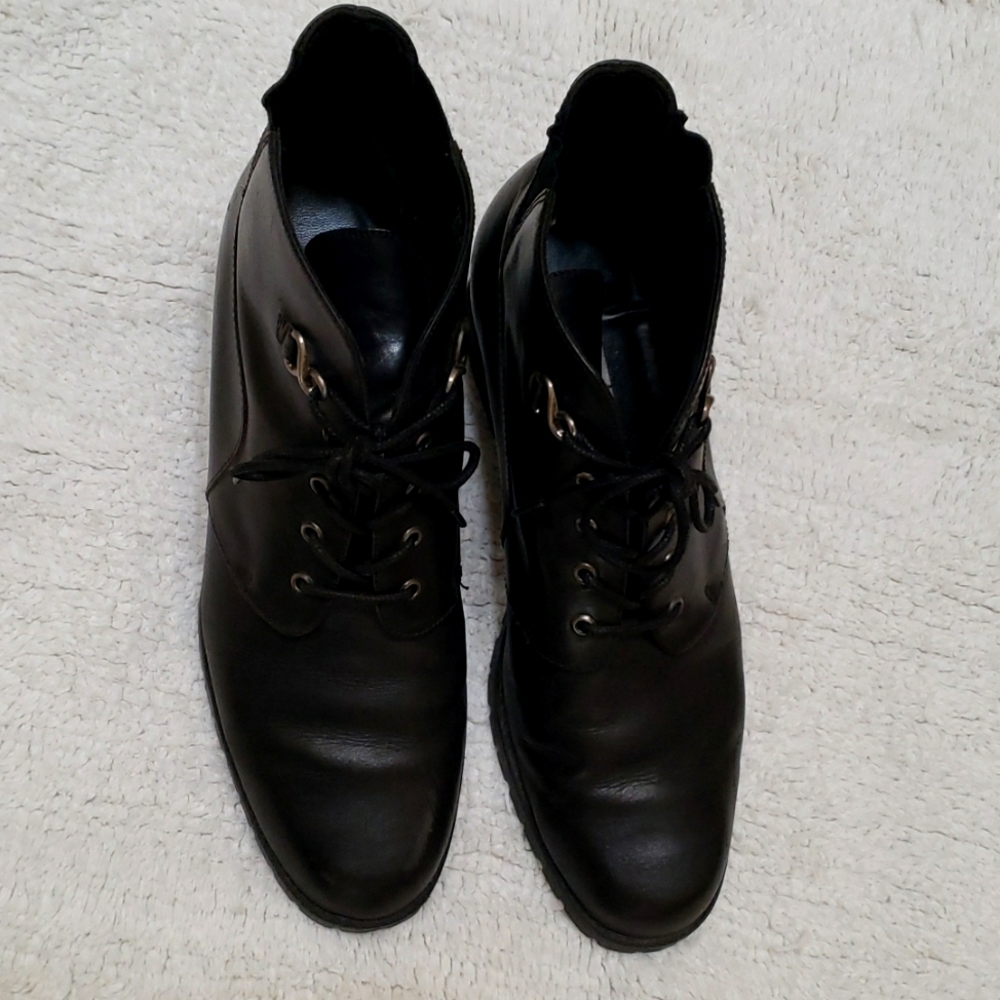 Karen Scott, Genuine leather uppers